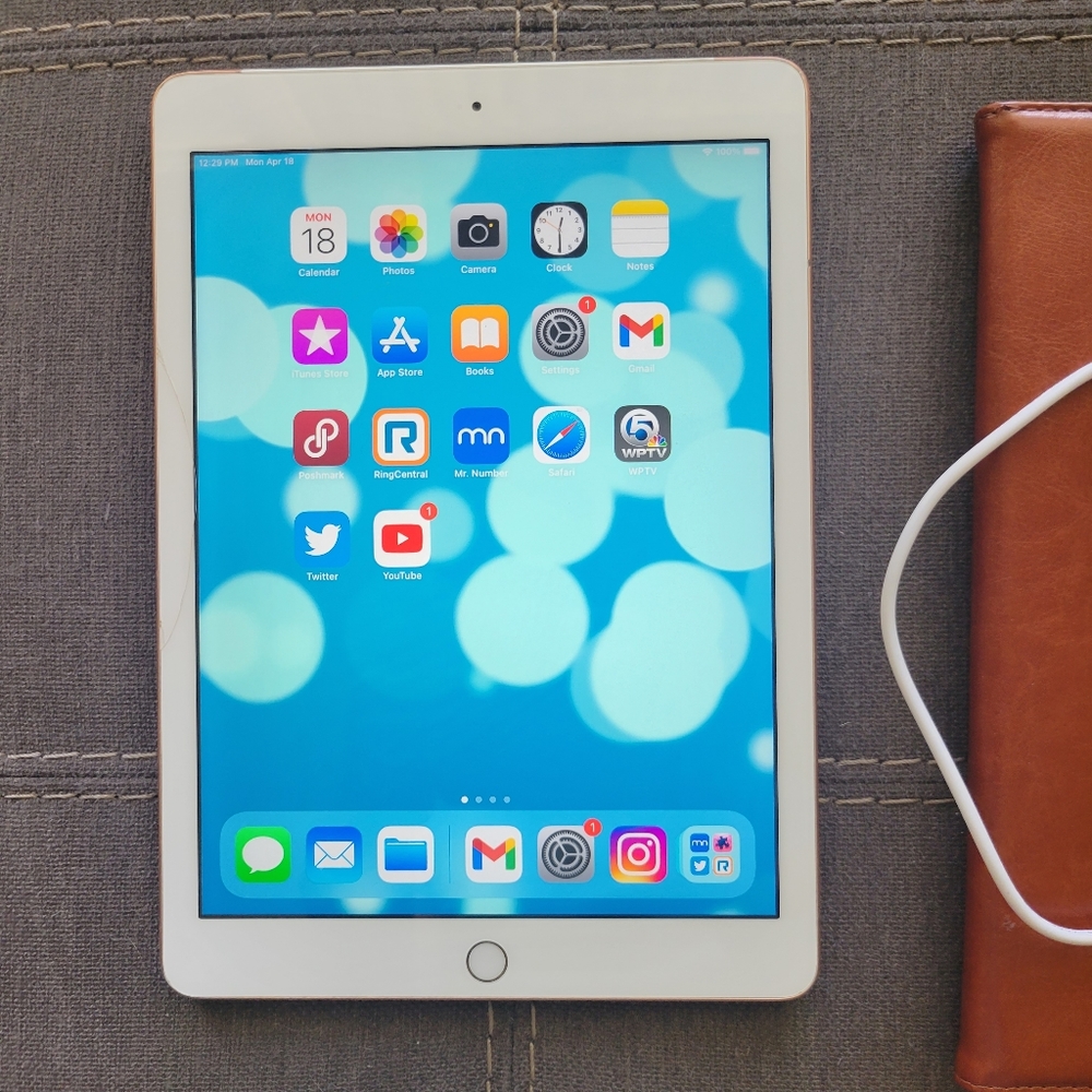6th Generation Rose Gold Ipad 32GB Wifi